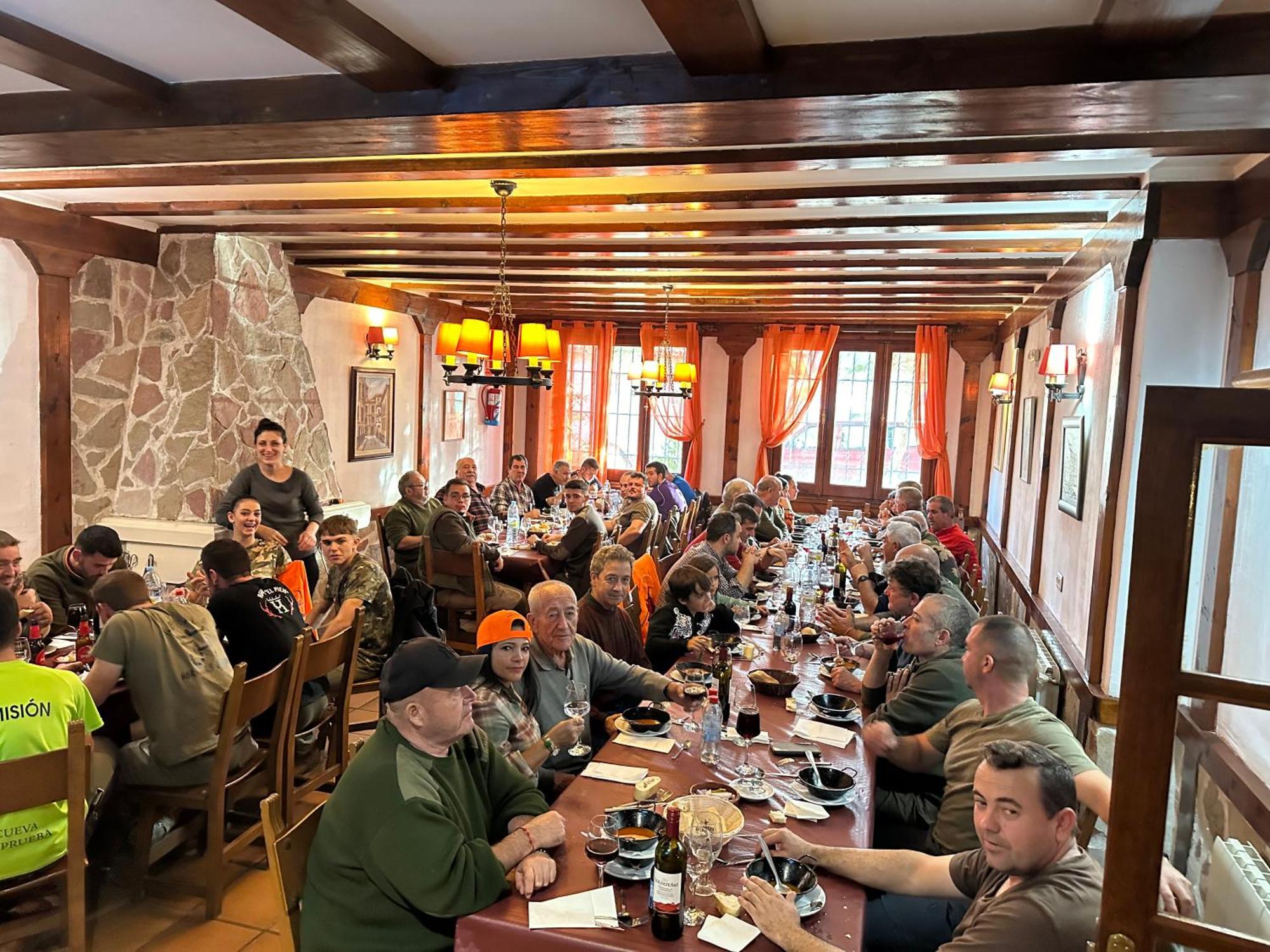 Hotel Restaurante Rio Cuervo Vega del Cadorno Kültér fotó