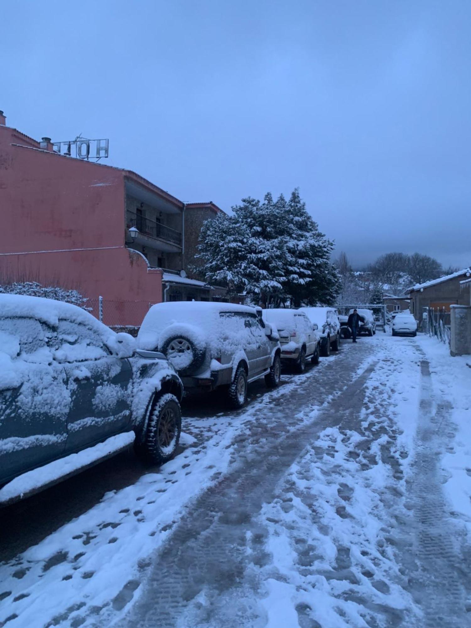Hotel Restaurante Rio Cuervo Vega del Cadorno Kültér fotó